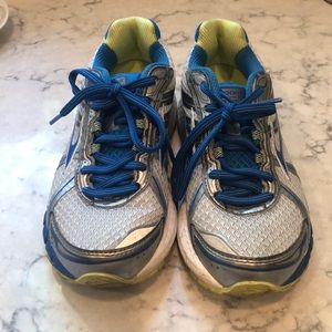 Brooks running shoes Size 6.5
